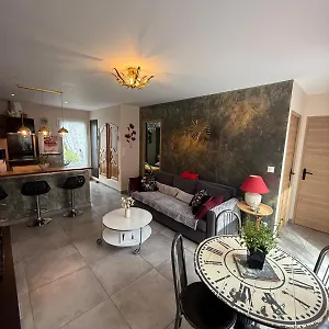 https://t2-aile-de-villa-saisonniere-semaine-weekend-nuit.fr-provencehotel.com